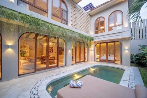 Outdoor pool, pool umbrellas, sun loungers