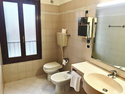 Classic Double or Twin Room | Bathroom | Shower, hair dryer, towels, soap