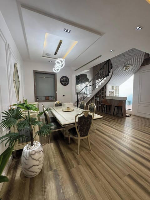 Deluxe Room, Balcony, City View | Interior