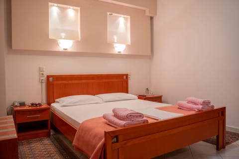 Comfortable double room with quality linens, warm lighting, and bedside tables.