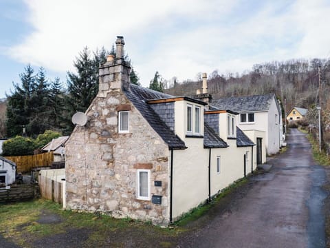 Building, Apartment, City, Residential Area, Architecture, Neighbourhood, Condominium, Metropolitan Area, Balcony