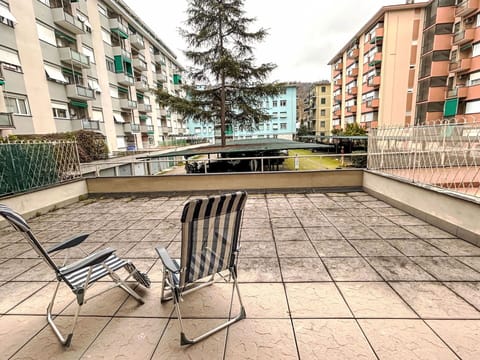 Apartment, Condominium, Residential Area, Urban Design, Mixed-Use, Commercial Building, Balcony, Hotel, Shade