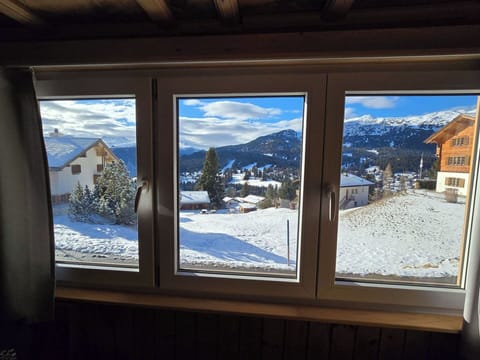Winter, Sash Window, Freezing, Snow, Daylighting, Ice Cap, Glacial Landform, Window Treatment, Mountain Village, Alps