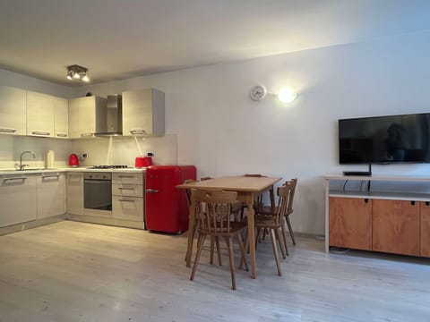 Furniture, Flooring, Floor, Interior Design, Wood, Ceiling, Room, Wood Flooring, Lighting, Table