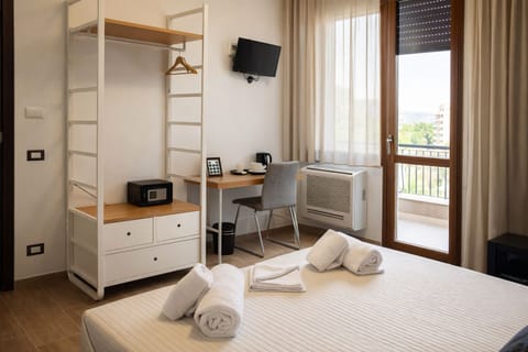 In-room safe, free WiFi, bed sheets