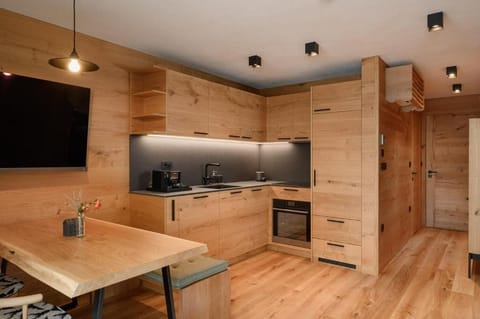 Comfort Apartment, Balcony, Mountain View | Private kitchen