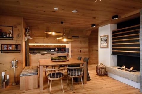 Comfort Apartment, Balcony, Mountain View | Dining