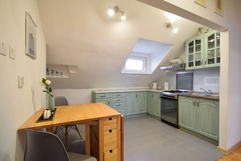 Apartment | Private kitchenette | Coffee/tea maker, electric kettle