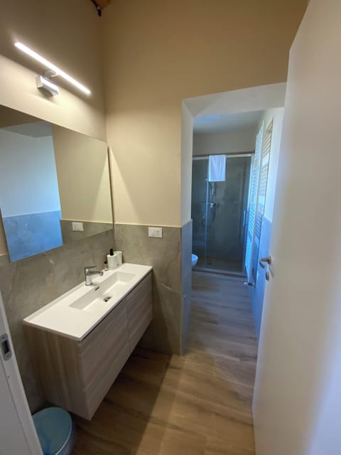 Classic Triple Room | Bathroom