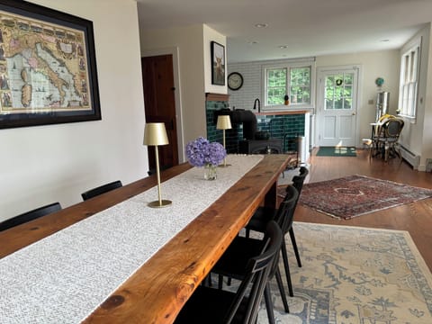 Sunny 4 Bed Home in Woodstock Minutes to Ski Lifts House in Woodstock