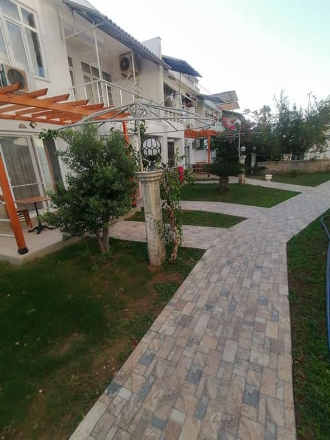 Classic Apartment, Garden View | Property grounds