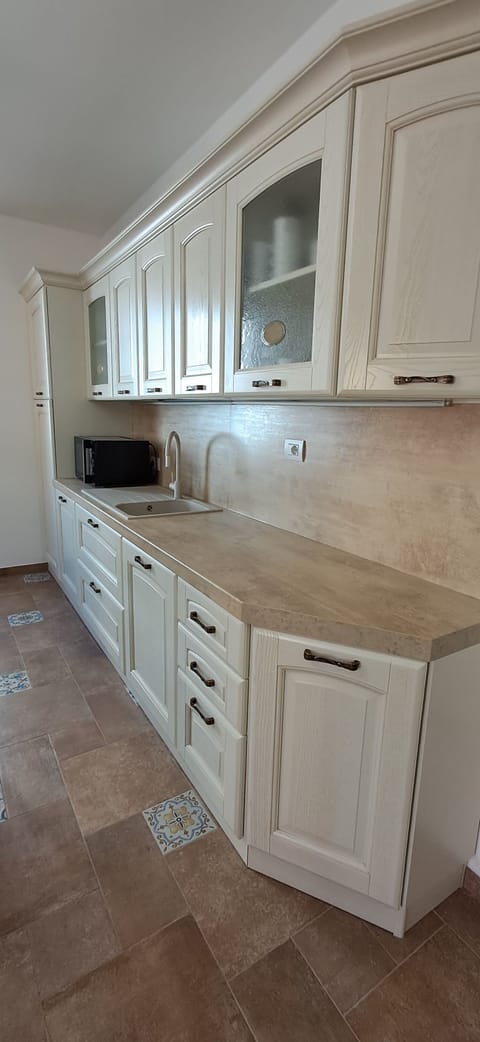 30-inch Smart TV with digital channels, heated floors