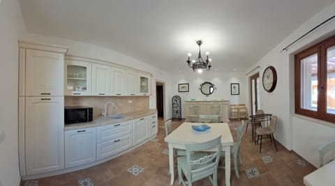 30-inch Smart TV with digital channels, heated floors