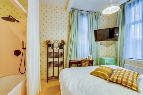 Junior Double Room | Free WiFi