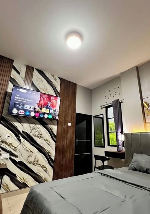 Deluxe Room | Desk, laptop workspace, free WiFi, bed sheets