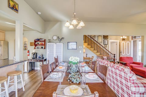 House (6 Bedrooms) | Interior