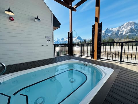 Family Townhome, Balcony | Outdoor spa tub