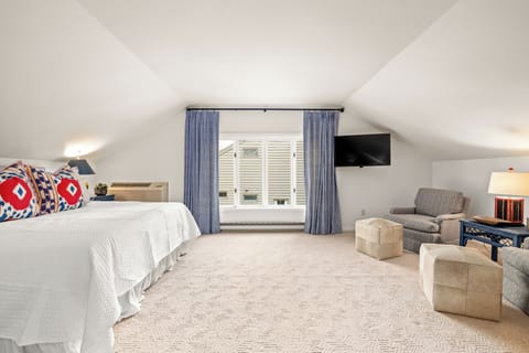 Large bedroom with seating area and Tv