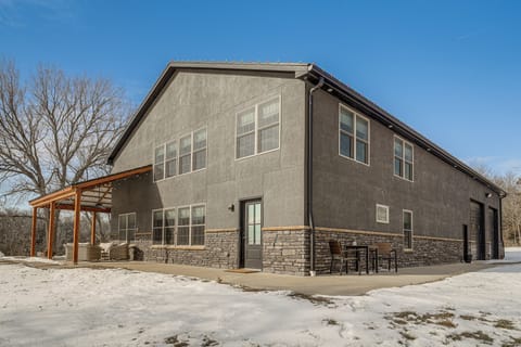 Tonganoxie Vacation Rental | 2BR | 2.5BA | 2,400 Sq Ft