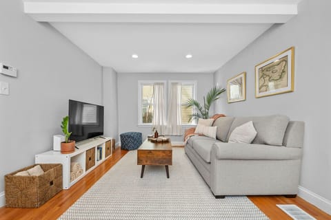 Cozy up with a book or stream your favorite show on the 50` smart TV.  Work remotely with fast WiFi and this lift-top coffee table.