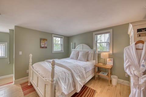 Queen Bed