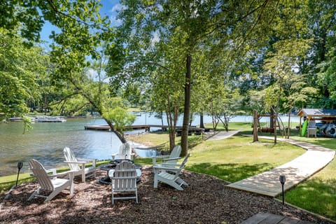 Welcome to Cottage on the Cove! Enjoy the lakeside fire pit.