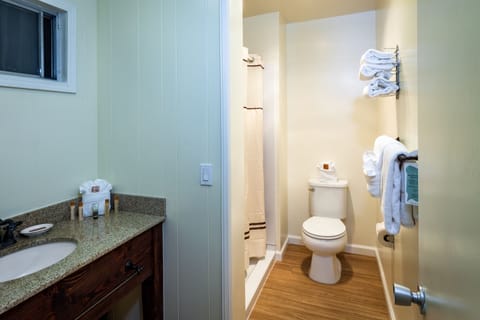 Shower, free toiletries, hair dryer, towels