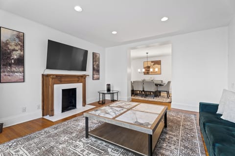 Expansive 4BD - Steps from downtown - Oak Park Apartment in Oak Park