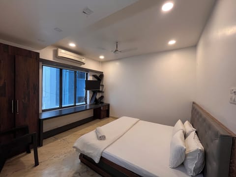 Double Room | Laptop workspace, free WiFi