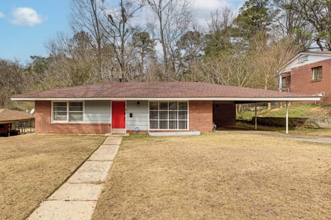 Exterior | Parking | Driveway (3 Vehicles) | Street (First-Come, First-Served)