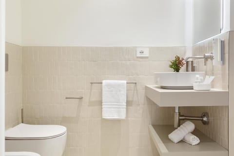 Classic Double Room | Bathroom | Slippers