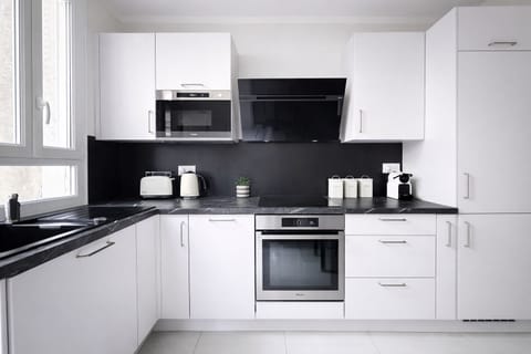 Apartment | Private kitchen | Fridge, microwave, oven, stovetop