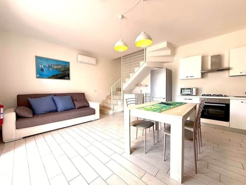 8b7aee18 e02f 44f5 b403 18ba8e50a1dd