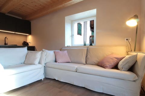 Autumn, Kitchen, Living Room, Spring, Summer, Winter