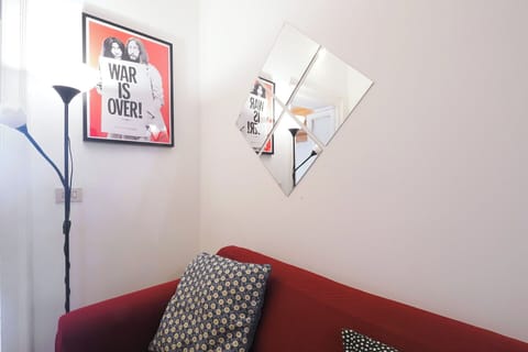 Wall, Interior Design, Picture Frame, Room, Paint, Modern Art, Living Room, Design, Lamp