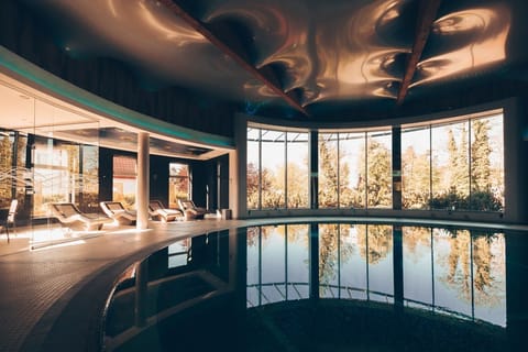 2 indoor pools
