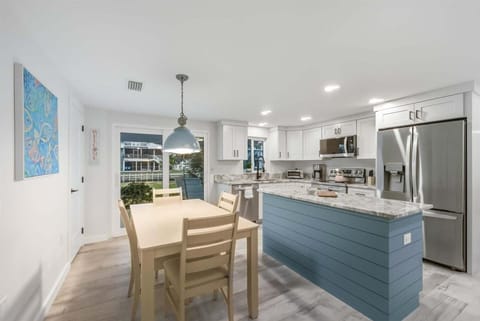 House, 2 Bedrooms | Private kitchen | Fridge, oven, coffee/tea maker, toaster