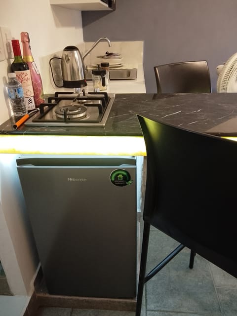 Comfort Double Room | Private kitchen | Mini-fridge, microwave, oven, cookware/dishes/utensils