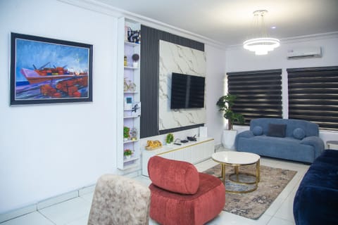 Apartment, 2 Bedrooms, City View | Living area