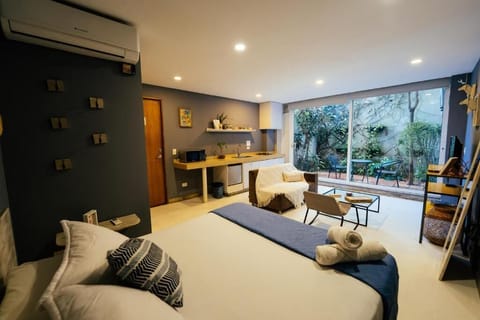 Suite, Balcony, Courtyard View | WiFi (free)