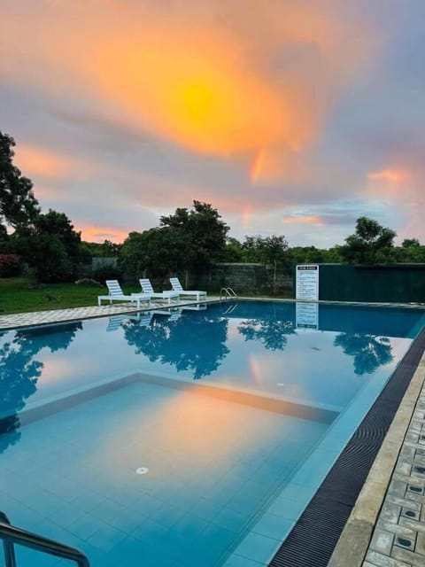 15 outdoor pools