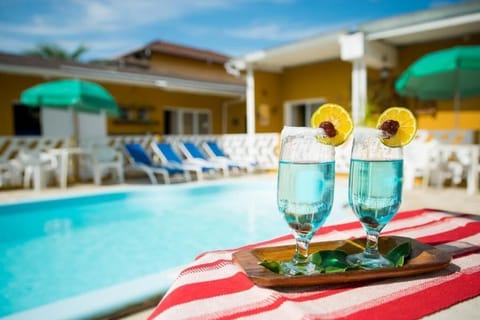 15 outdoor pools