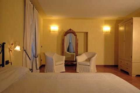 Superior Double Room, 1 Double Bed, Vineyard View | In-room safe, desk, soundproofing, cribs/infant beds