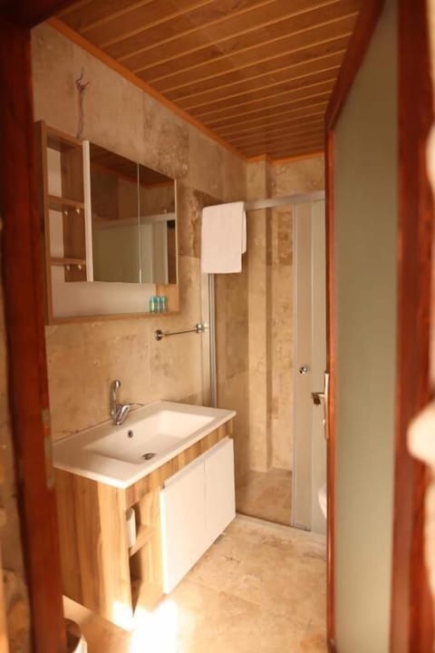 Standard Double Room, City View | Bathroom | Slippers