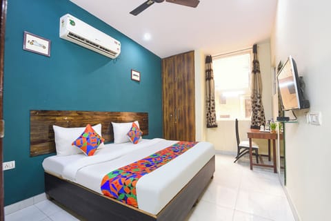 Egyptian cotton sheets, premium bedding, WiFi (free), bed sheets