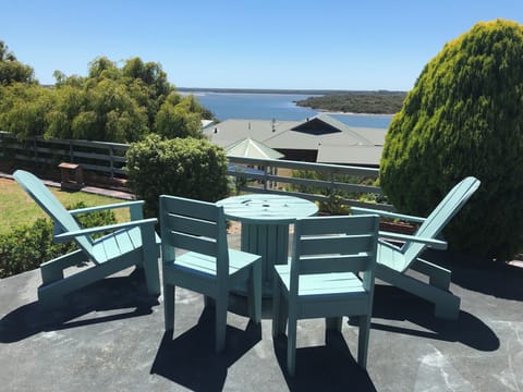 Blackwood Hideaway.  River views. 80sqm space. 