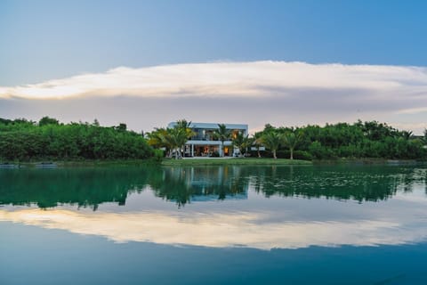 New lake front villa in golf and beach resort (6099)