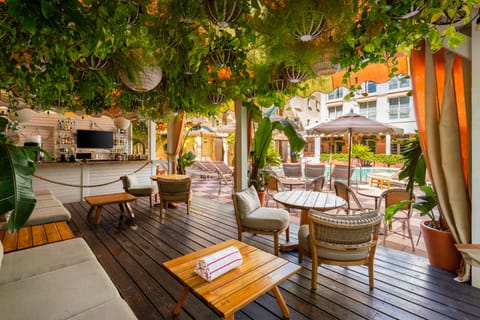 Poolside bar