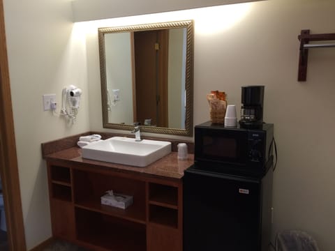 Signature Double Room, 2 Queen Beds, Kitchenette | Bathroom | Combined shower/tub, free toiletries, hair dryer, towels