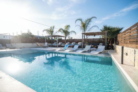Building Exterior, Outdoor, Pool